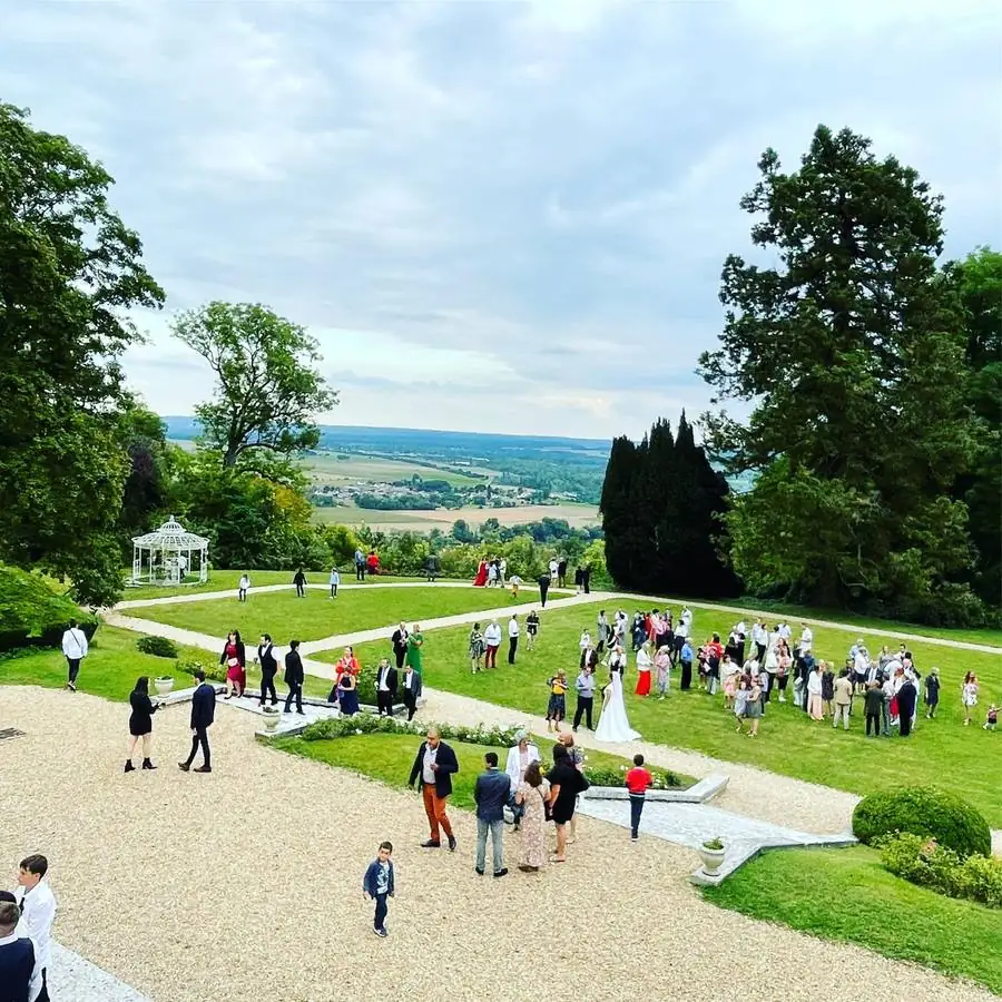 Vin d'honneur dans le parc du Manoir de la Houlette — cocktail de mariage en Normandie