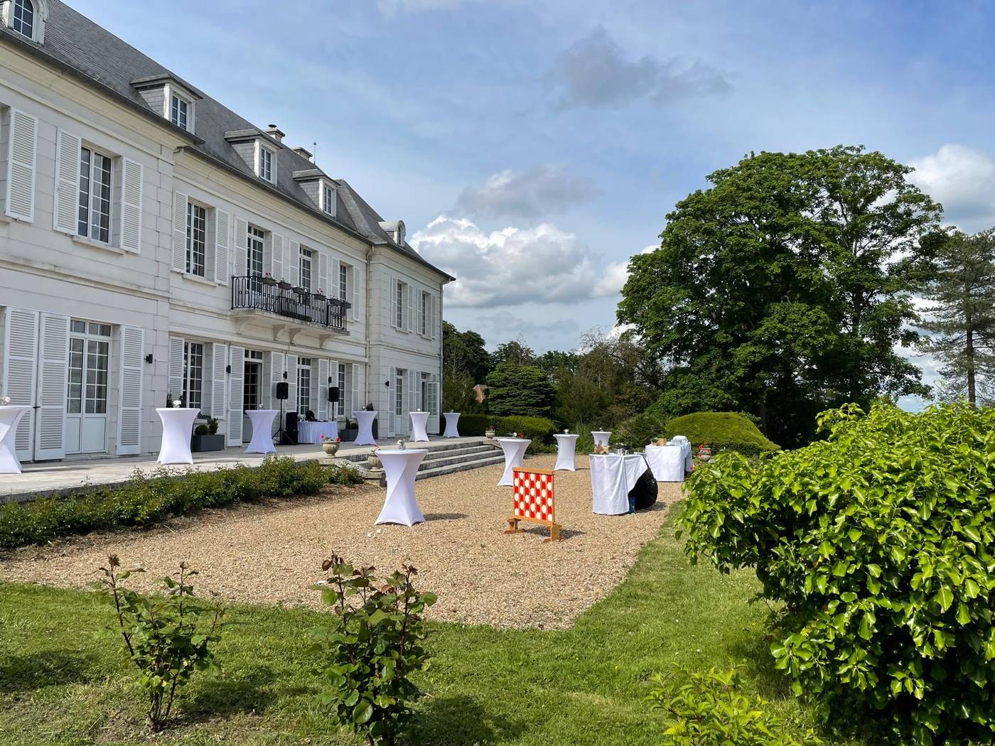 Manoir de la Houlette vue extérieure cocktail entreprise - lieu séminaire résidentiel Normandie Eure