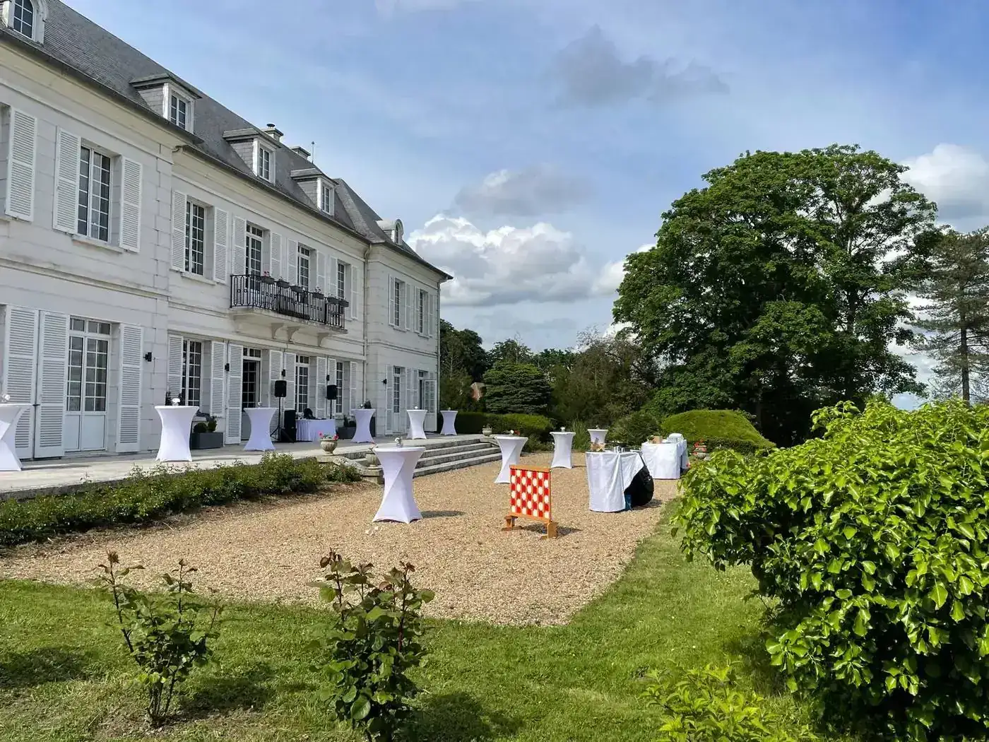 Manoir de la Houlette vue extérieure cocktail entreprise - lieu séminaire résidentiel Normandie Eure