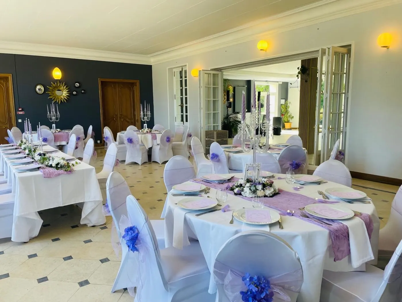 Salon annexe mauve du Manoir de la Houlette — espace enfants et petits comités, Eure