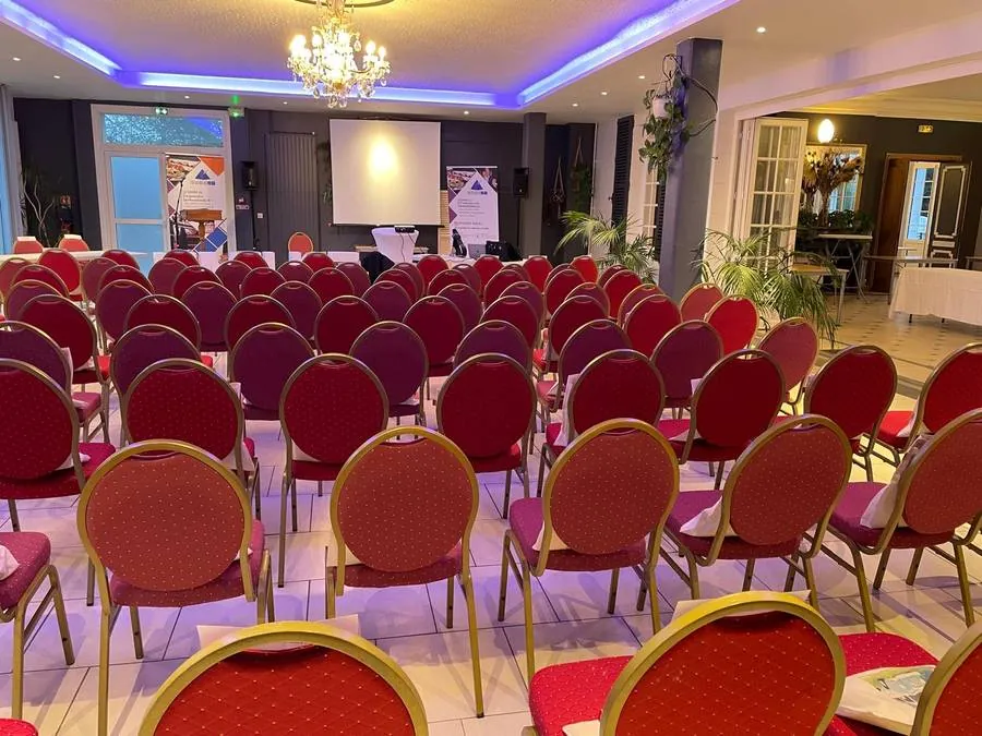 Salle de séminaire du Manoir de la Houlette en configuration conférence pour entreprise